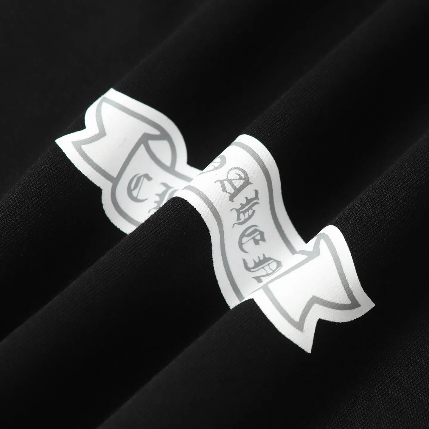 🅿️180 CHROME HEARTS/Chrome Heart CH foam printed short-sleeved T-shirt The fabric is made of 280g heavy combed cotton, customized with 32 count 1*1 threads, and washed twice for ready-to-wear. The fabric is comfortable and skin-friendly without any strange feeling. Custom-dyed fabric, with high textile density, good drape, and not easy to deform. The thick texture and tight spinning process will not affect the breathability of the fabric. The color saturation is very high. Imported digital direct-injection printing technology. A versatile and good-looking short-sleeve. The loose version covers the flesh and makes you look slimmer. It is the same style for men and women. It has three complete standards. Color: Black-White Size: XS-L